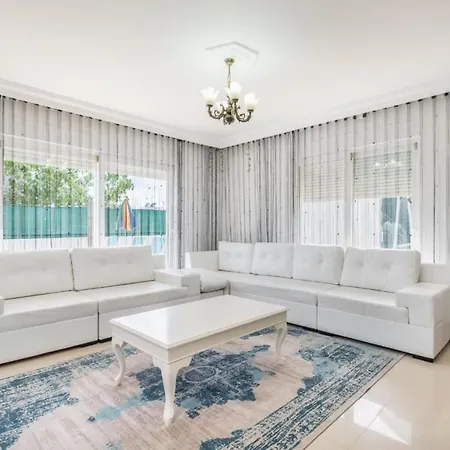 Dazzling With Private Pool In Antalya 빌라 베렉
